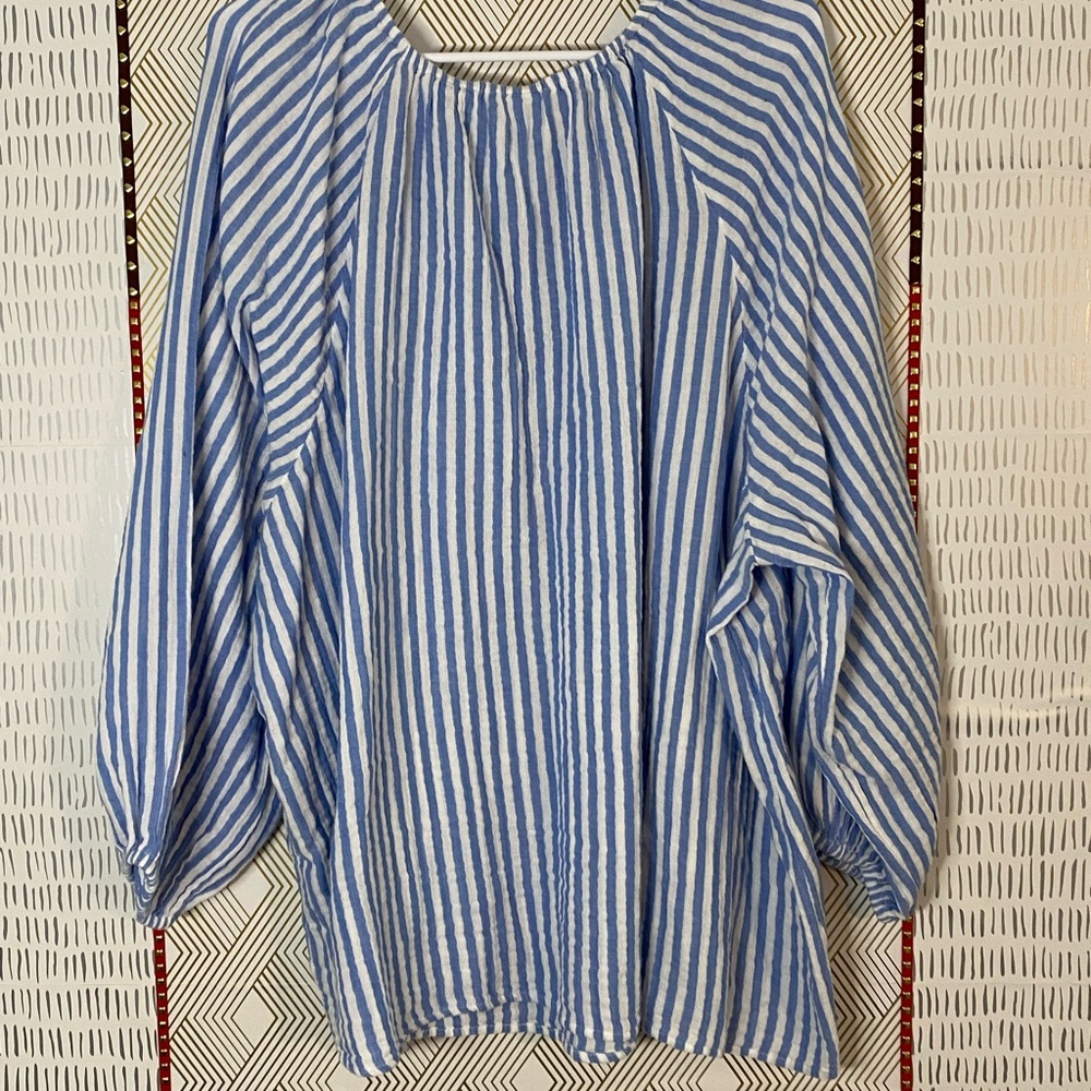 Old Navy Blue and White Relaxed Blouse with 3/4 Sleeves - Picture 2 of 3
